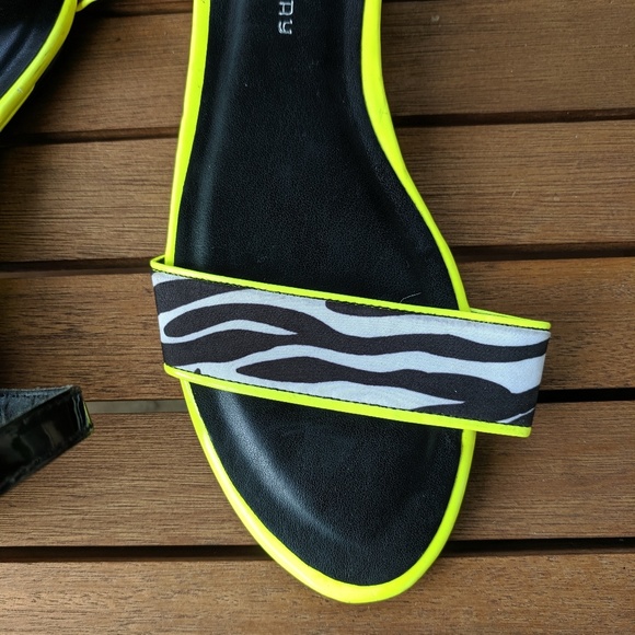 CL by Laundry Zebra Sandals Serafina Size 8 - Picture 5 of 8